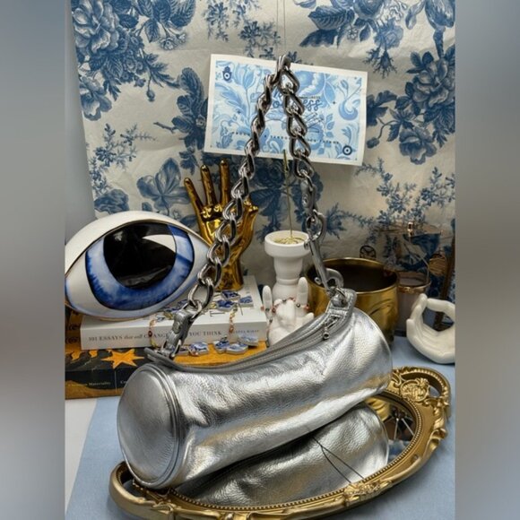🆕 VIVIENNE WESTWOOD 🧿 NWOT Cindy Cylinder Shoulder Bag, Silver Metallic AUTH - Picture 8 of 16